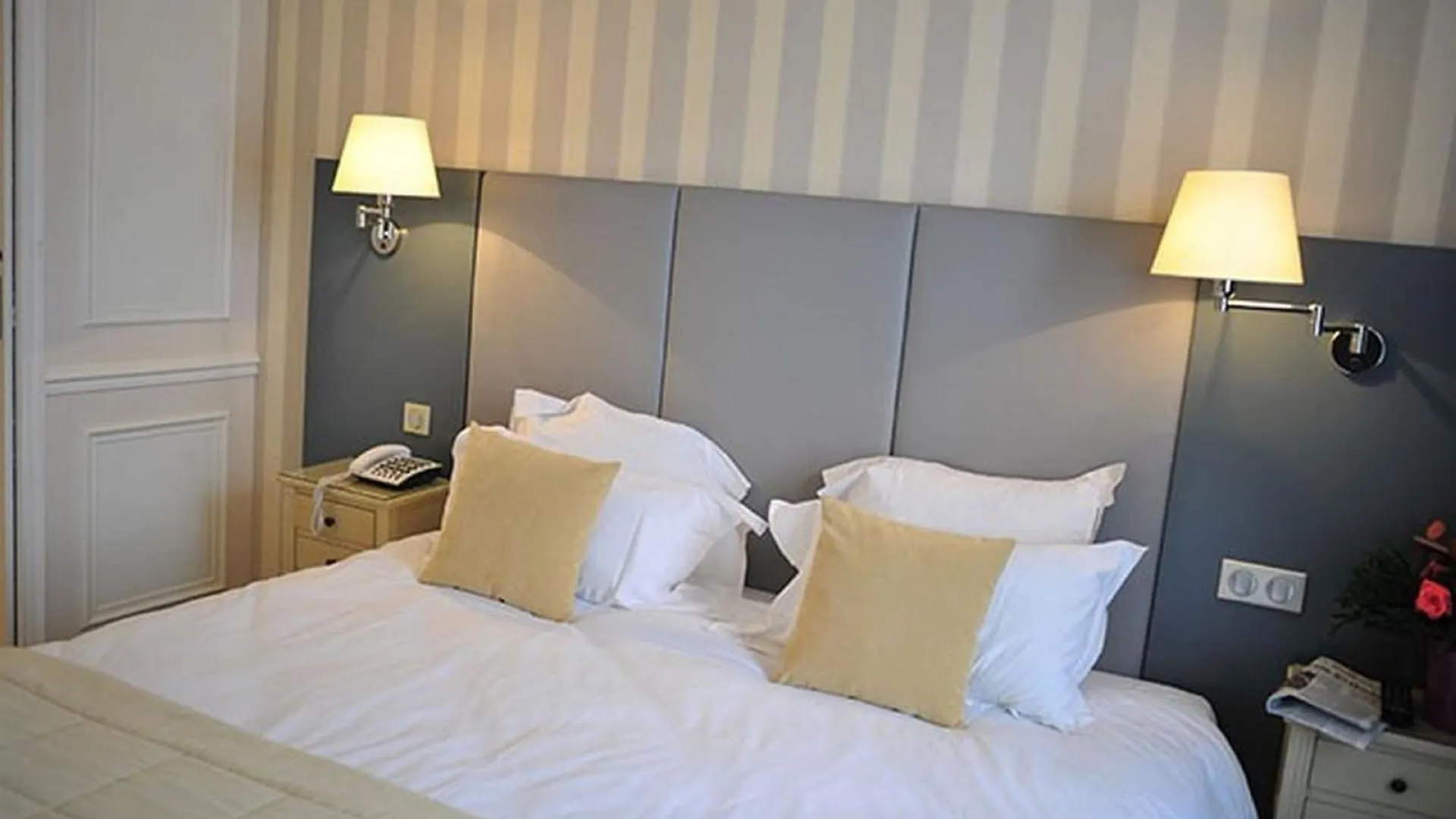 Hotel De L'Universite Paris