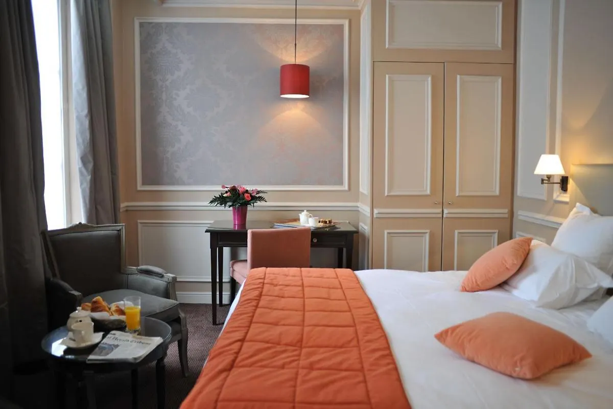 Hotel De L'Universite Paris