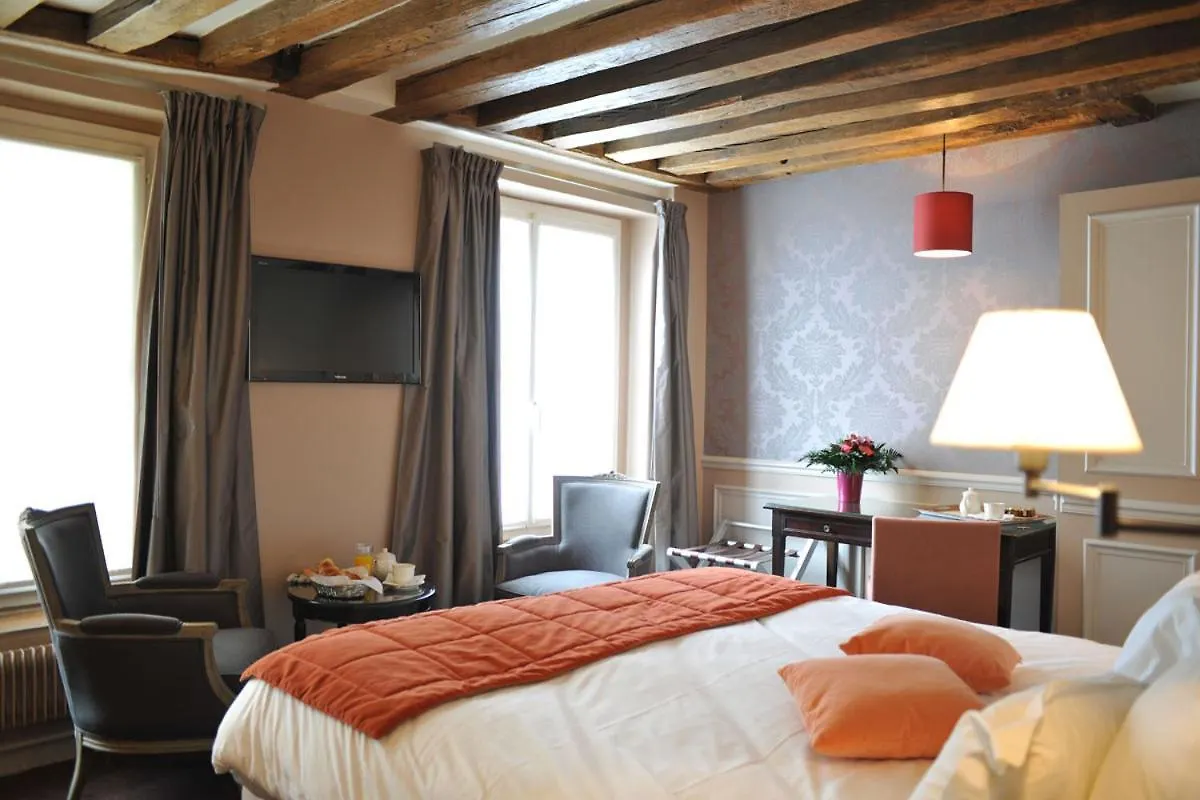 ***  Hotel De L'Universite Paris France