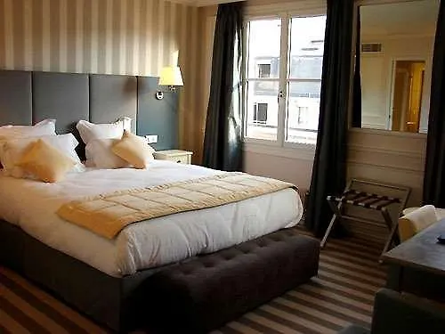 Hotel De L'Universite Paris 3*,