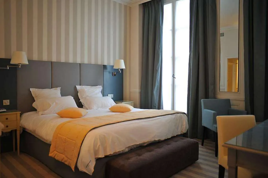 Hotel De L'Universite Paris 3*,  France