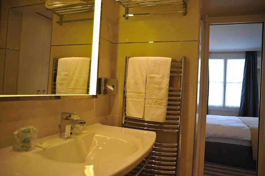 ***  Hotel De L'Universite Paris France