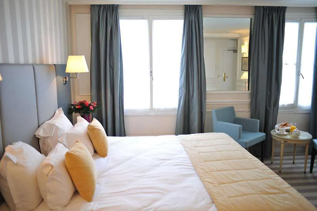 Hotel De L'Universite Paris 3*,