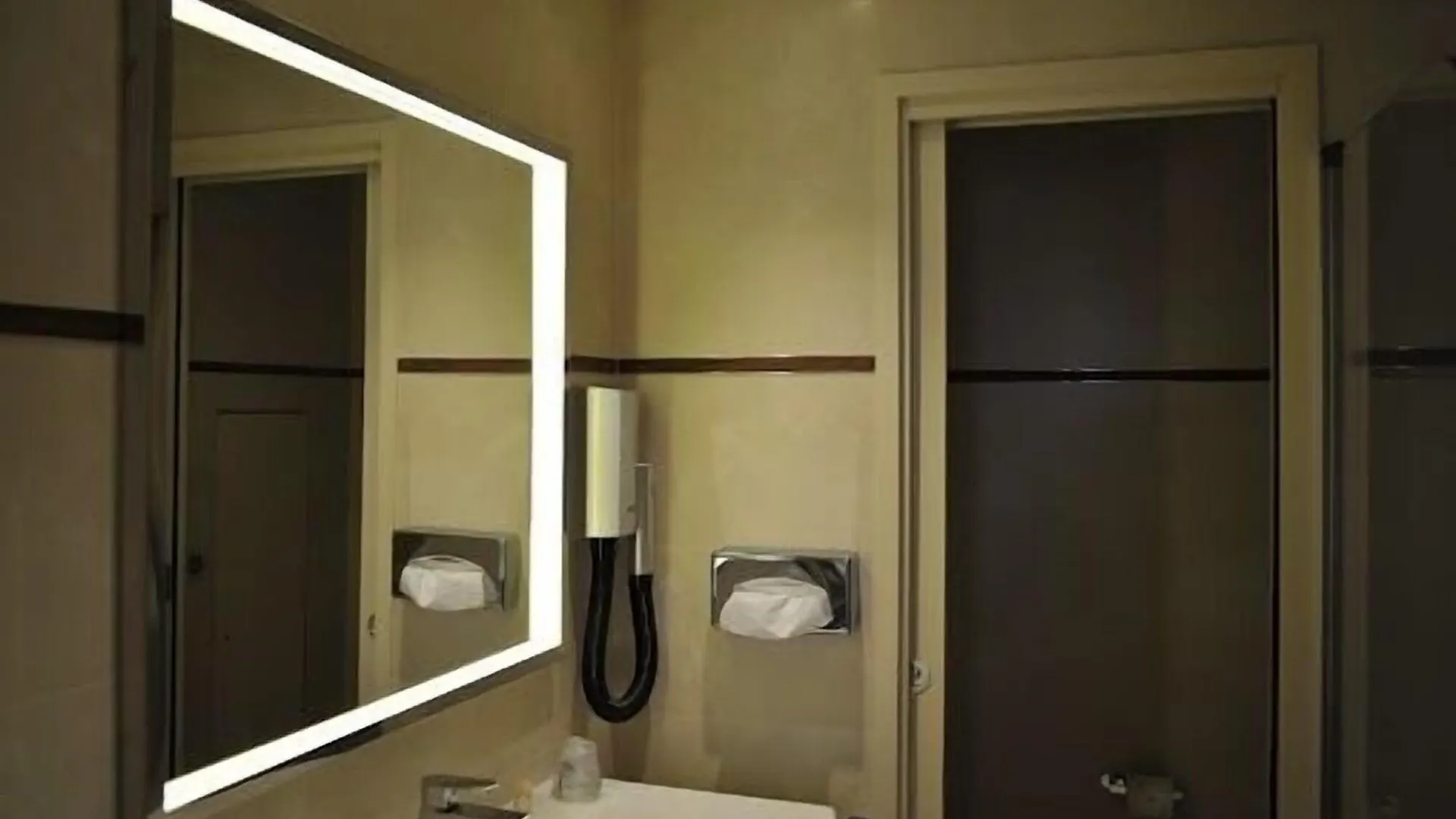 Hotel De L'Universite Paris 3*,