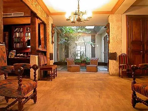 Hotel De L'Universite Paris 3*,